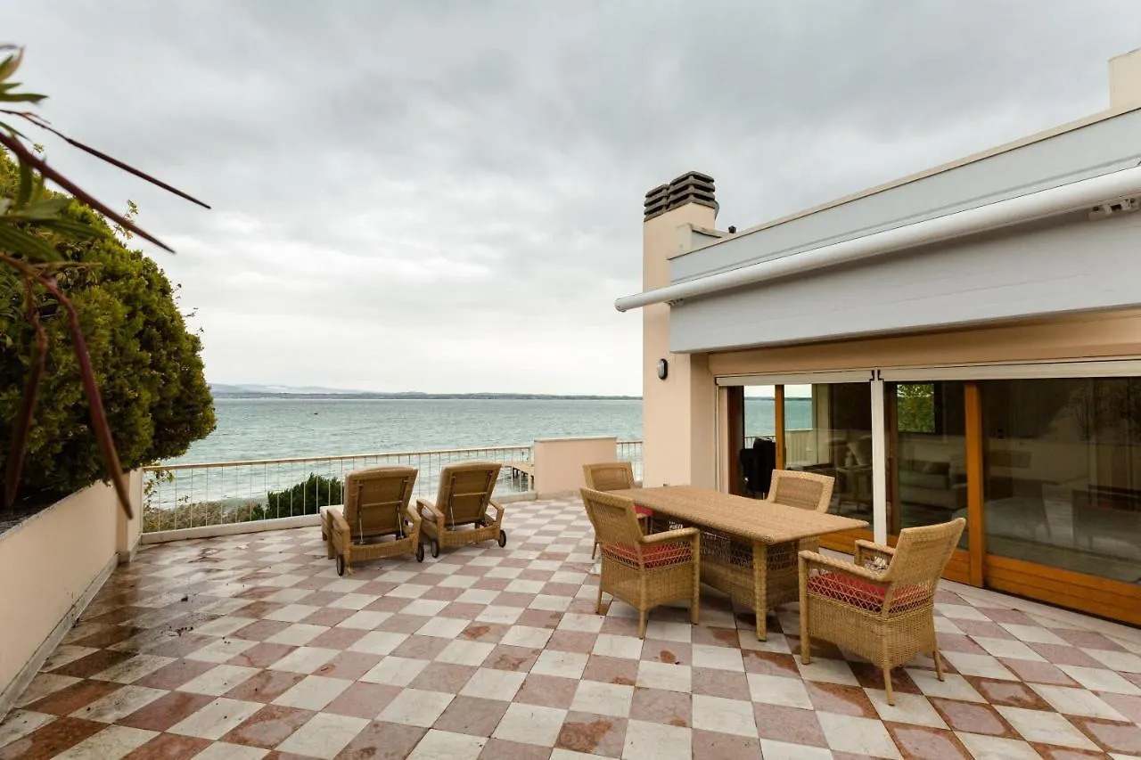 Lake Front Luxury Apartment (Adults Only) Σιρμιόνε Βίλα
