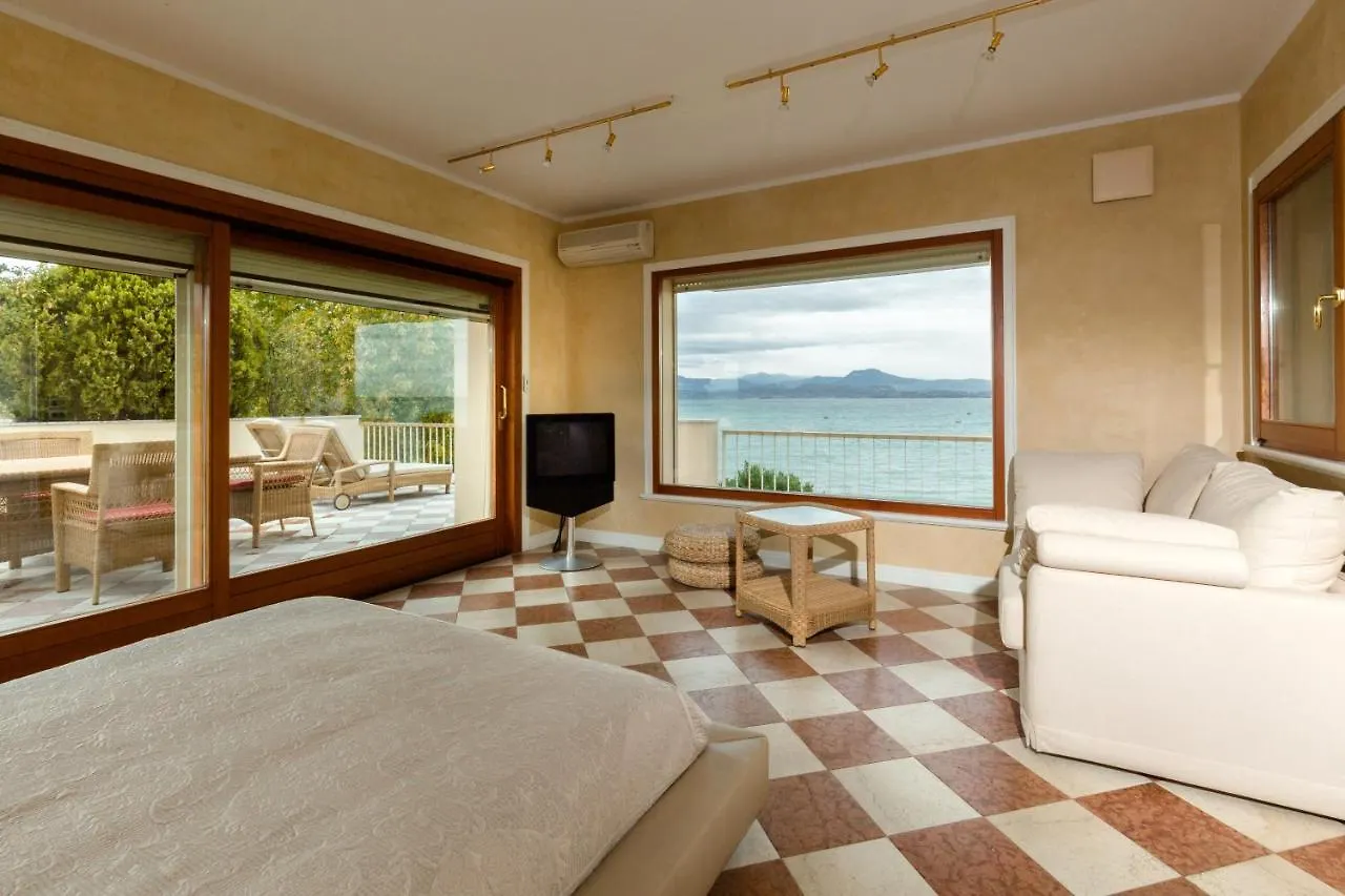 Lake Front Luxury Apartment (Adults Only) Σιρμιόνε Βίλα