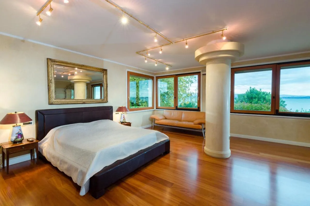 Lake Front Luxury Apartment (Adults Only) Σιρμιόνε Βίλα