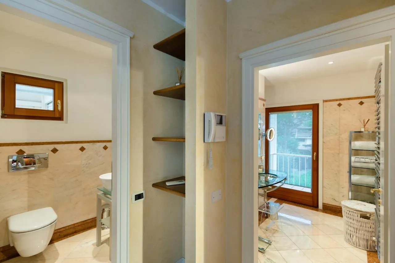 Βίλα Lake Front Luxury Apartment (Adults Only) Σιρμιόνε
