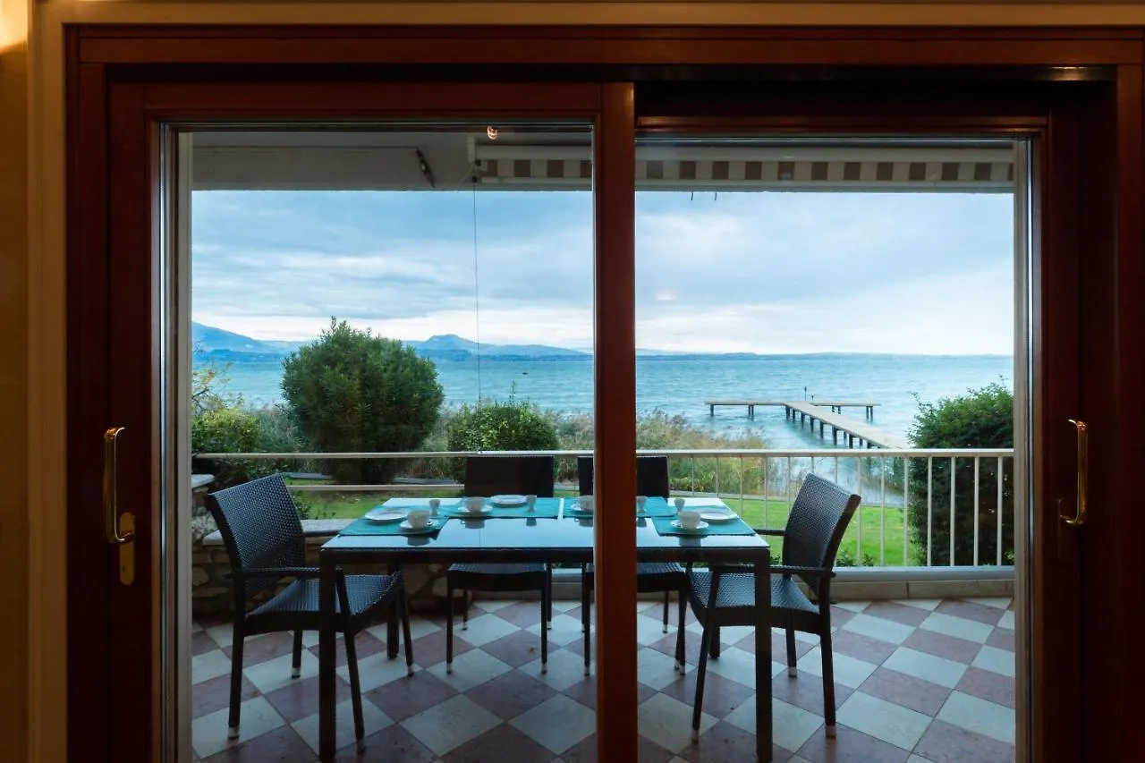 Lake Front Luxury Apartment (Adults Only) Σιρμιόνε Βίλα