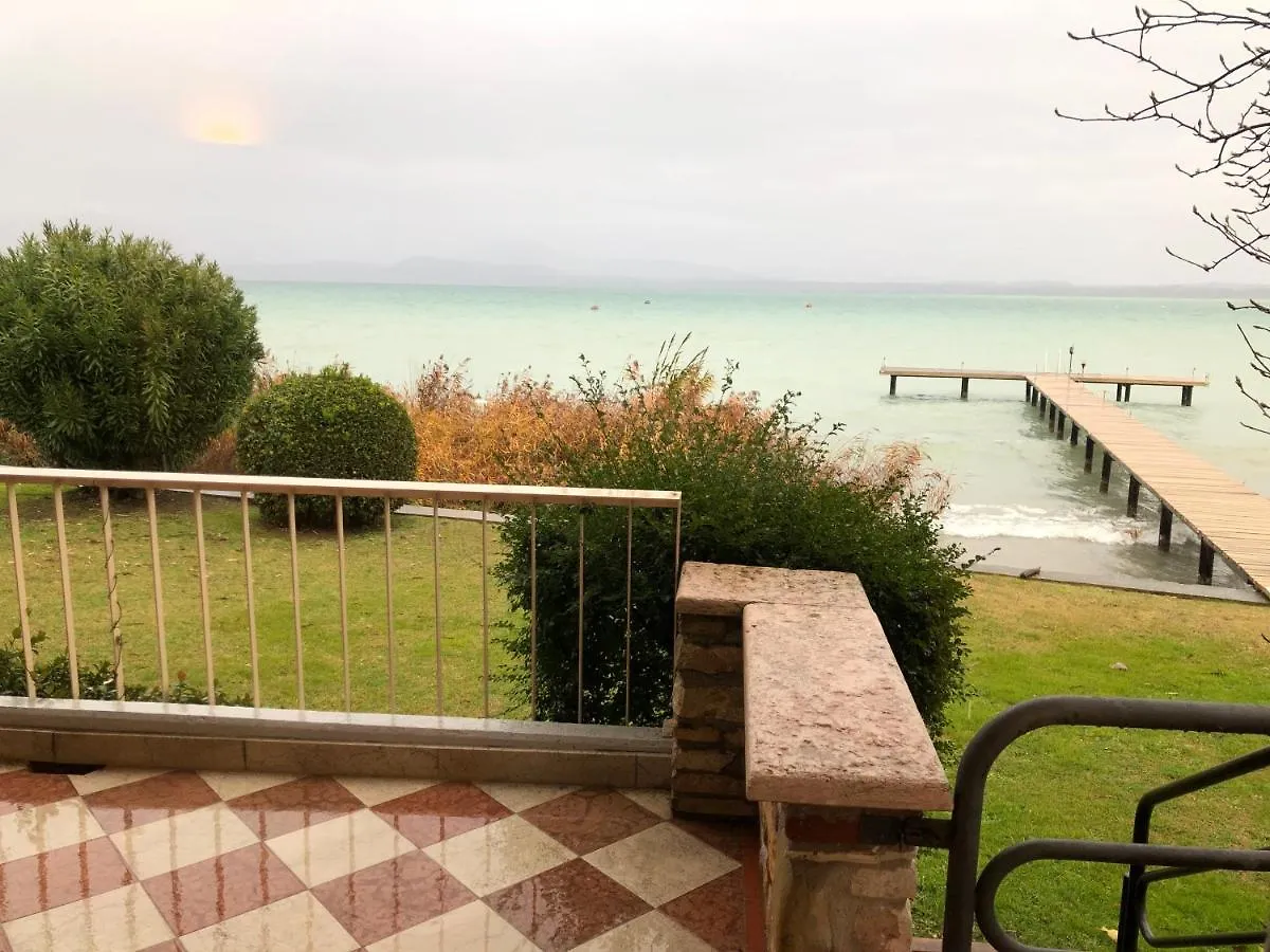 Lake Front Luxury Apartment (Adults Only) Σιρμιόνε 0*,