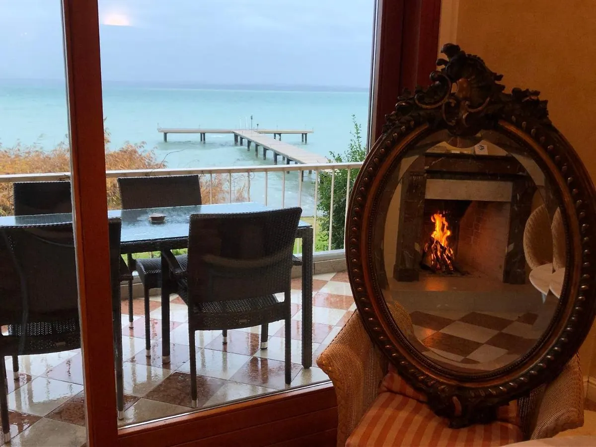 Lake Front Luxury Apartment (Adults Only) Σιρμιόνε