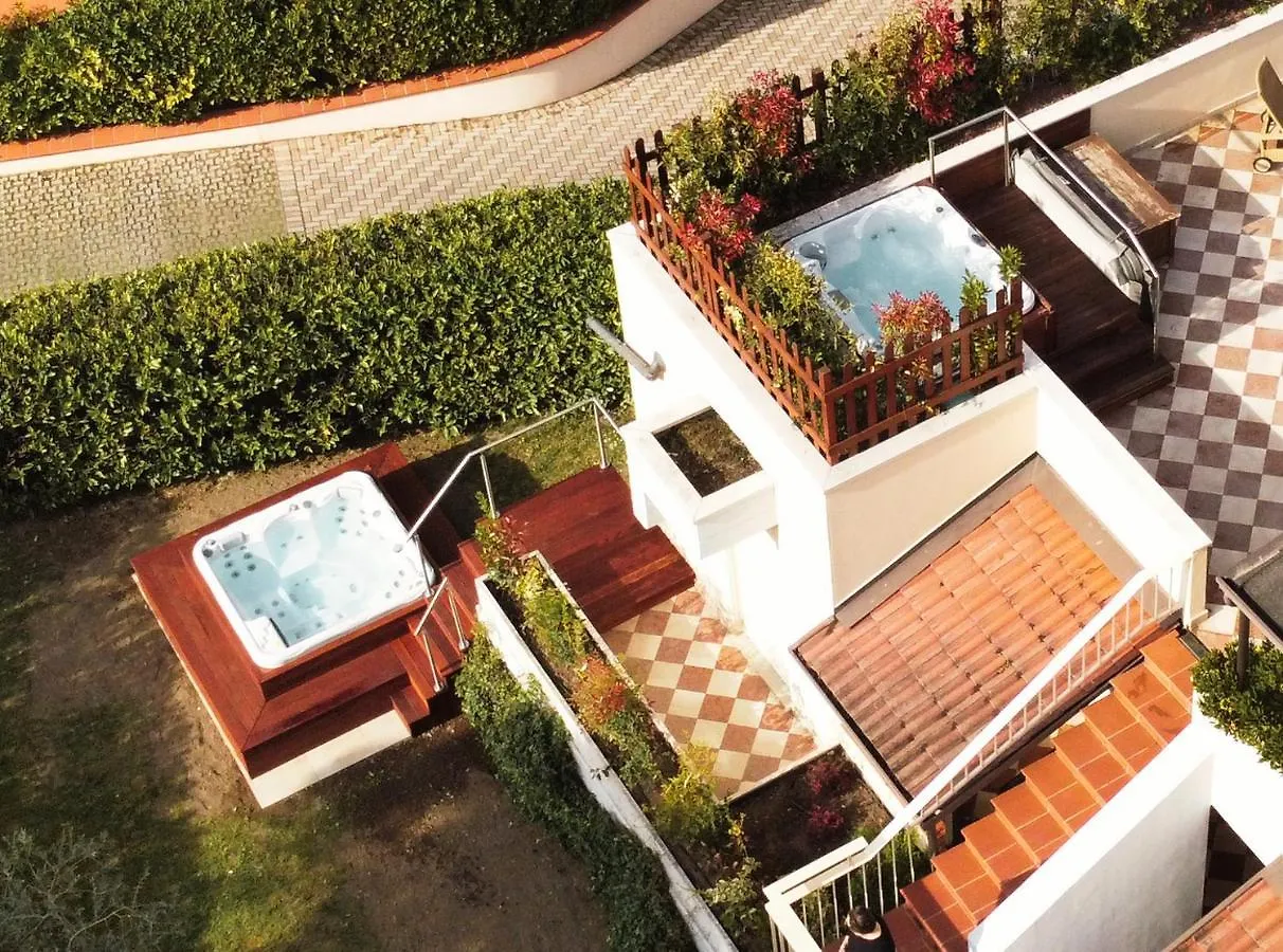 Lake Front Luxury Apartment (Adults Only) Σιρμιόνε 0*,  Ιταλία