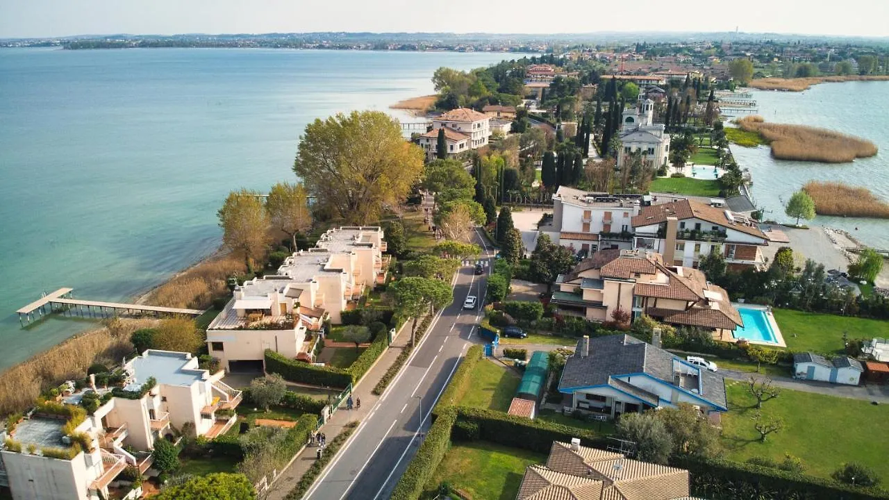 Βίλα Lake Front Luxury Apartment (Adults Only) Σιρμιόνε