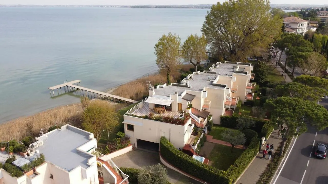 Βίλα Lake Front Luxury Apartment (Adults Only) Σιρμιόνε