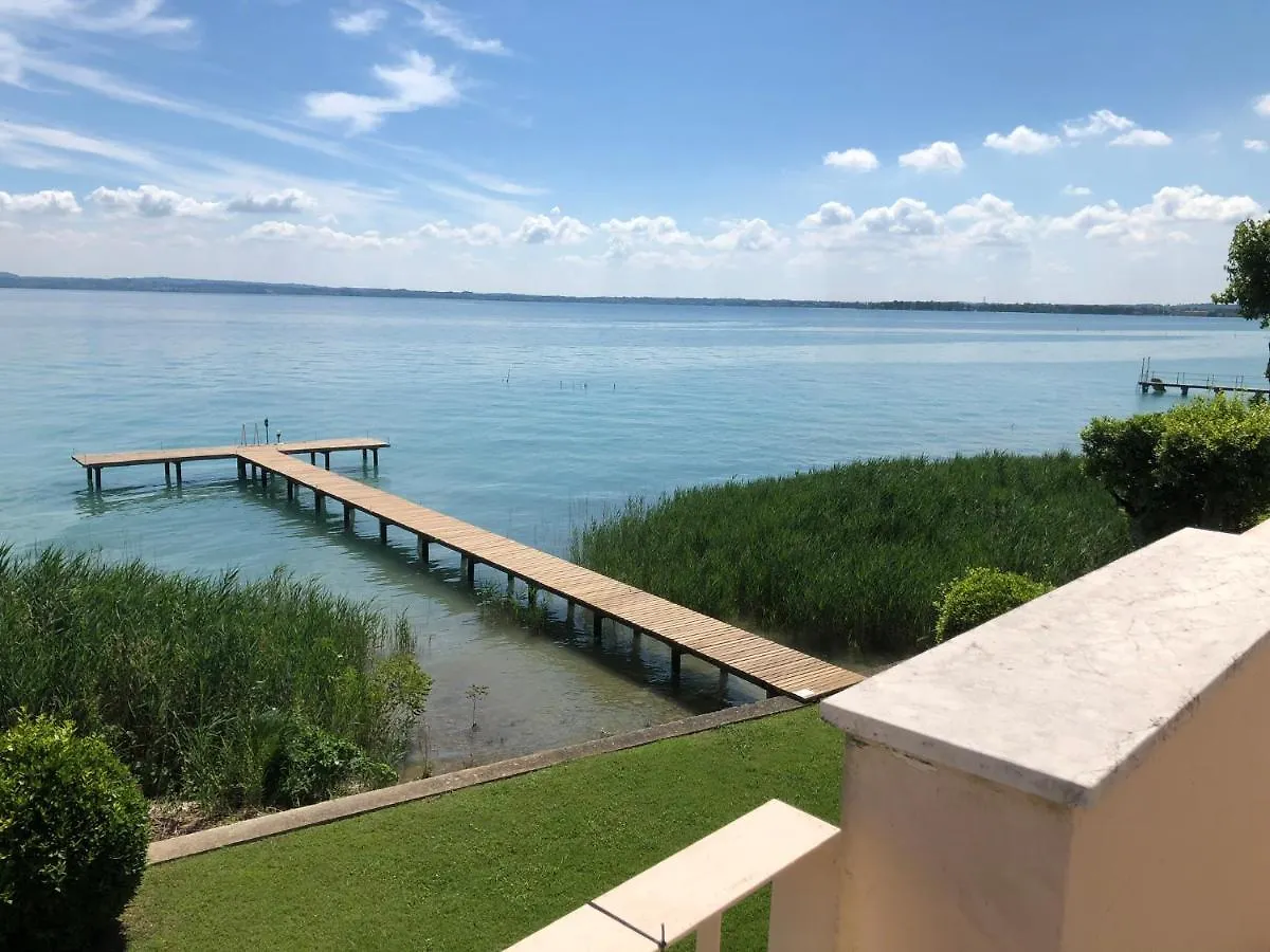 Lake Front Luxury Apartment (Adults Only) Σιρμιόνε