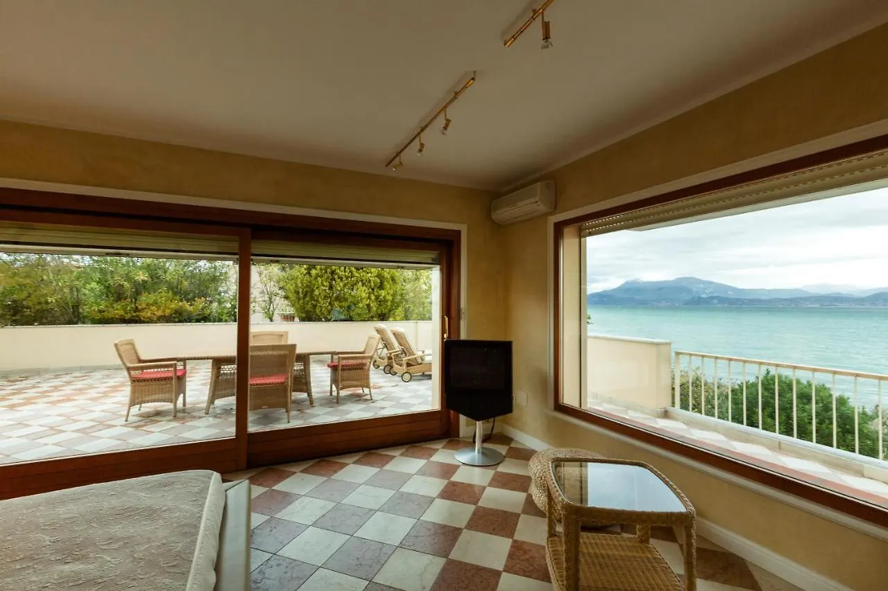 Lake Front Luxury Apartment (Adults Only) Sirmione 0*,  Italia